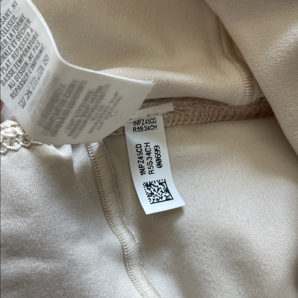 Offline by Aerie Flowy Pleated Athletic Shorts Cream Size Medium - Picture 5 of 12